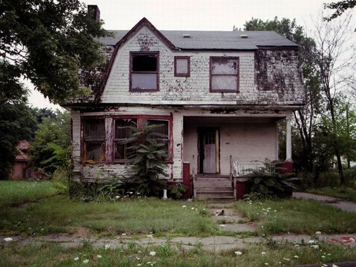 Abandoned Detroit Homes for Sale (98 pics)