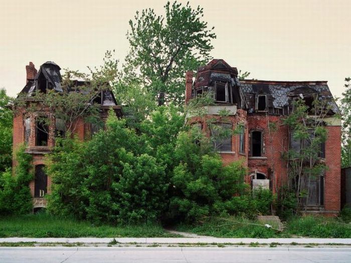 Abandoned Detroit Homes for Sale (98 pics)