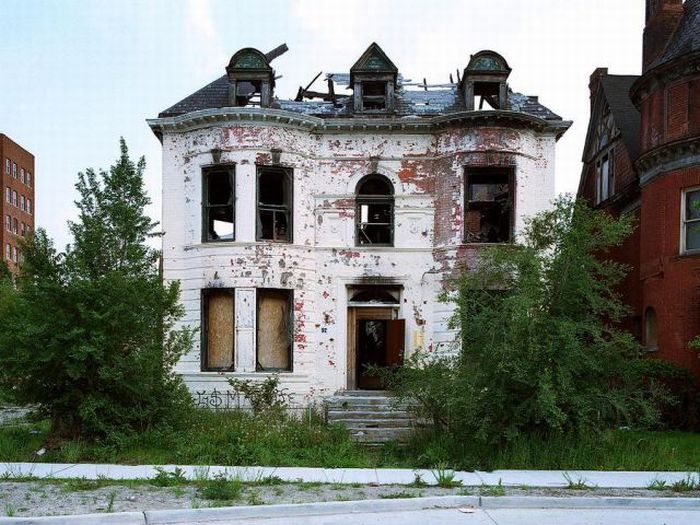 Abandoned Detroit Homes for Sale (98 pics)