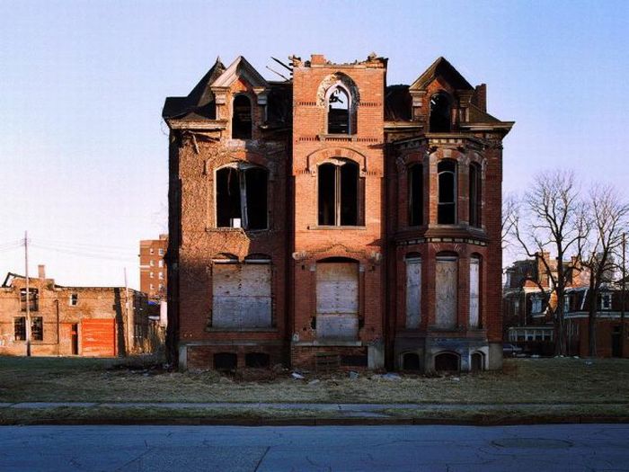 Abandoned Detroit Homes for Sale (98 pics)