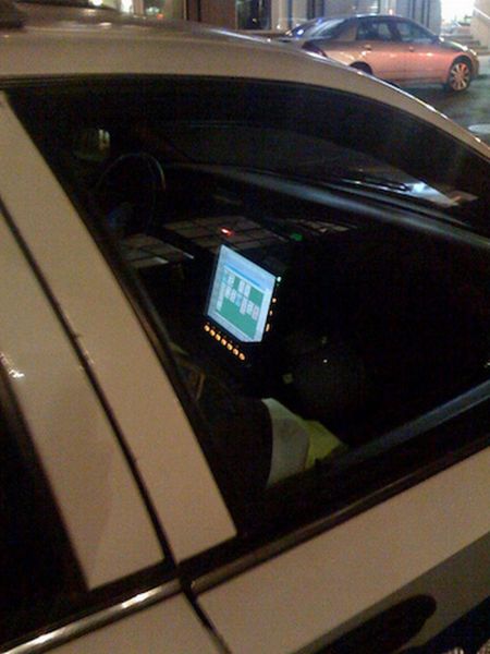 Cops Like To Play Solitaire (9 pics)