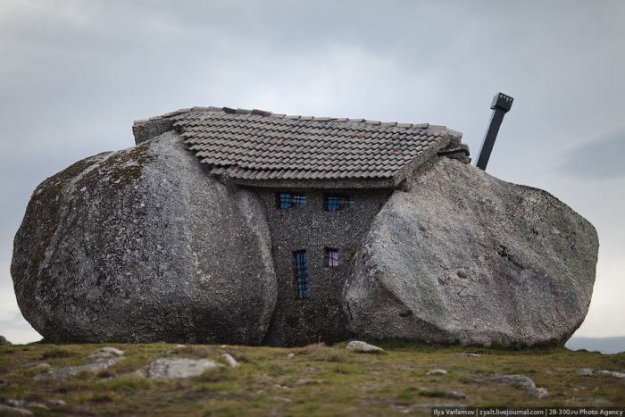 Fairy House Built Inside a Stone (21 pics)