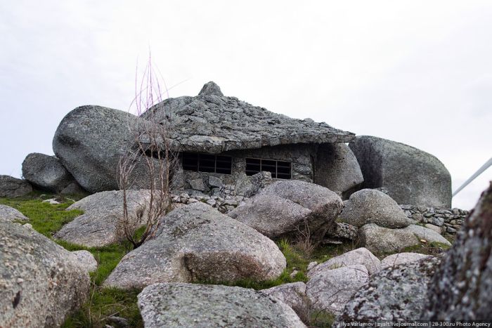 Fairy House Built Inside a Stone (21 pics)