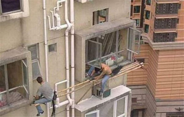 Fearless Men Risk Life on Duty (73 pics)