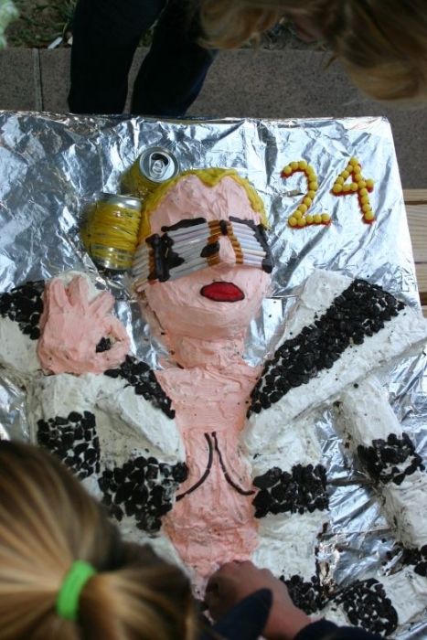 Lady Gaga Cakes (25 pics)