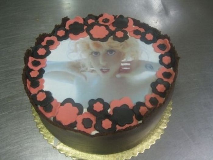 Lady Gaga Cakes (25 pics)