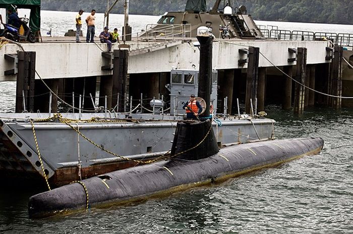 Inside Cocaine-Smuggling Submarines (11 pics)