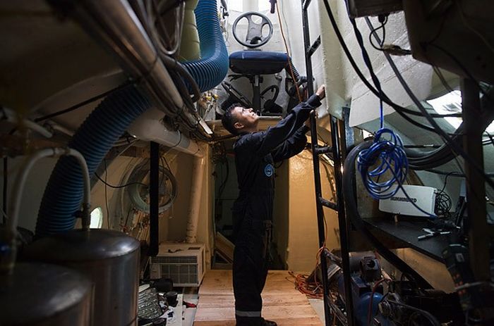Inside Cocaine-Smuggling Submarines (11 pics)