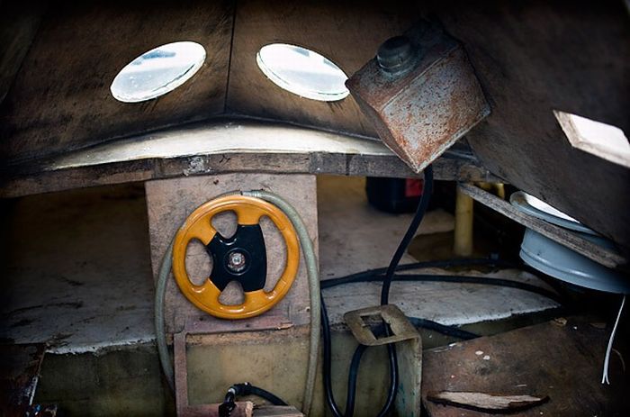 Inside Cocaine-Smuggling Submarines (11 pics)