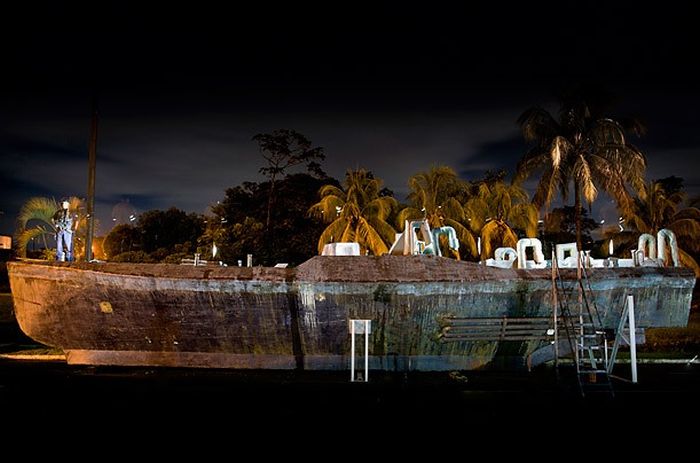 Inside Cocaine-Smuggling Submarines (11 pics)