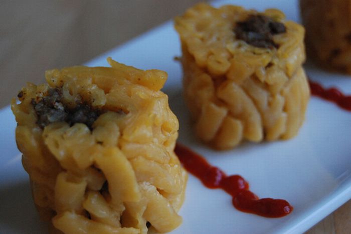 Making Sushi Rolls With Macaroni and Cheese (15 pics)