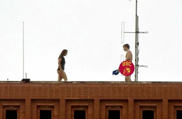 Students Were Caught Having Sex on The Roof of USC Building (5 pics)