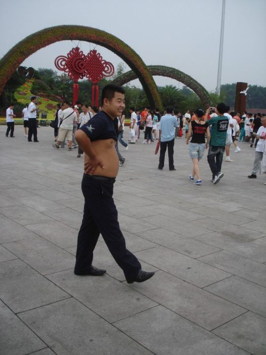 The Chinese Shirt Roll (13 pics)
