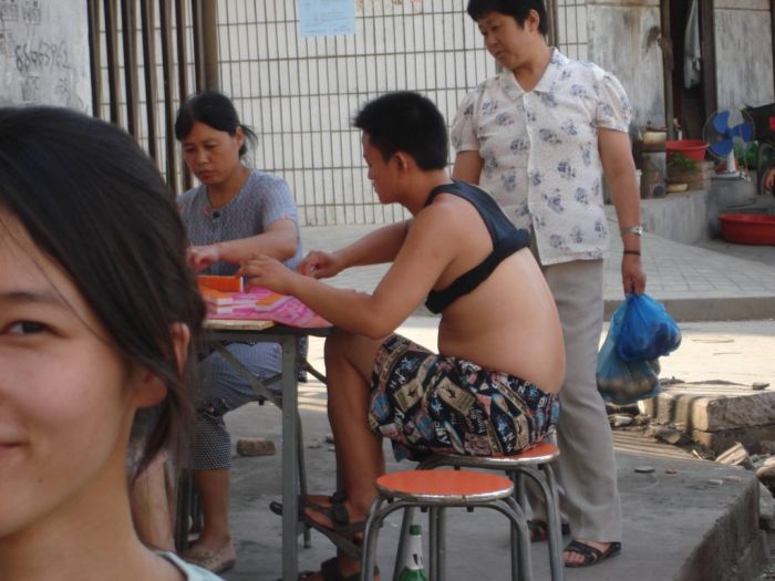 The Chinese Shirt Roll (13 pics)