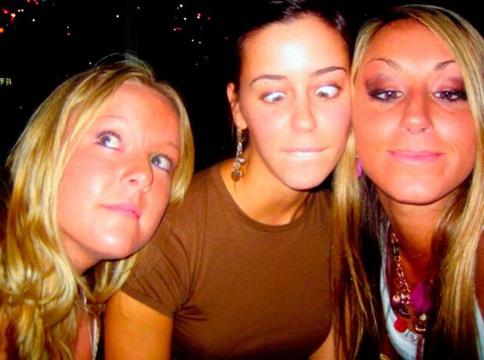 Hot Girls Making Funny Faces (64 pics)