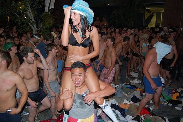 ASU Students Made an Awesome Undie Run (24 pics)