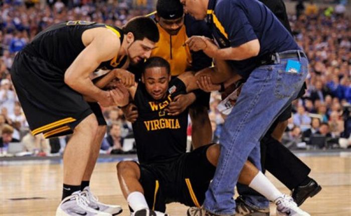 Funny College Basketball Moments (20 pics)