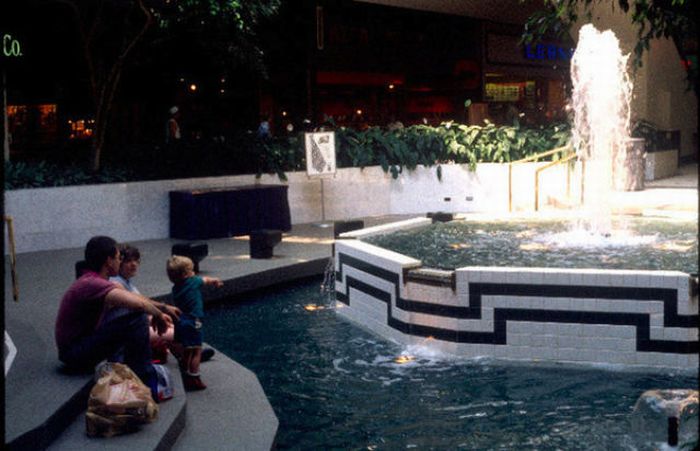 U.S. Shopping Malls in 1989 (37 pics)