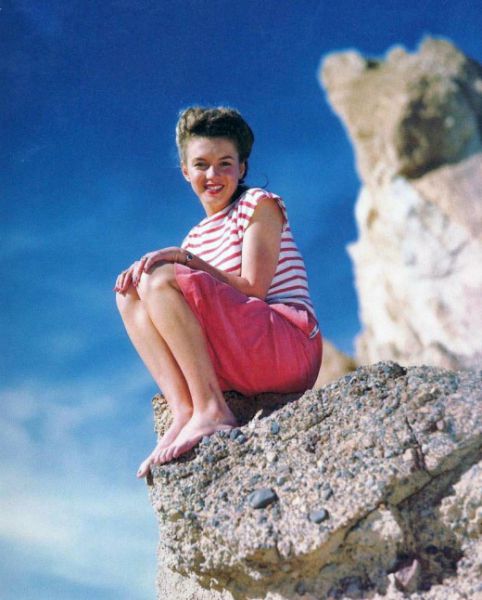 Marilyn Monroe When She Was Norma Jeane (15 pics)