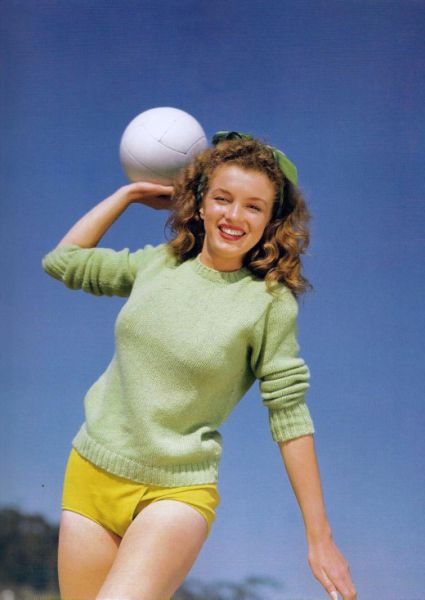 Marilyn Monroe When She Was Norma Jeane (15 pics)