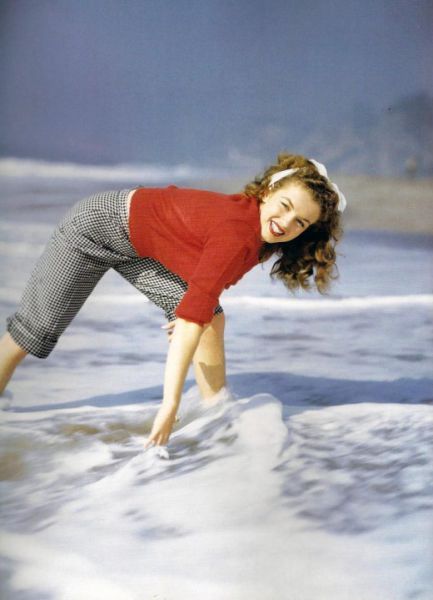 Marilyn Monroe When She Was Norma Jeane (15 pics)