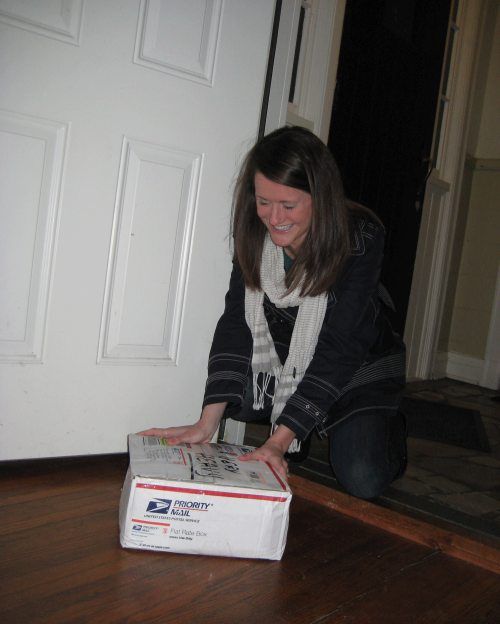10,000 Pennies in One Box (19 pics)