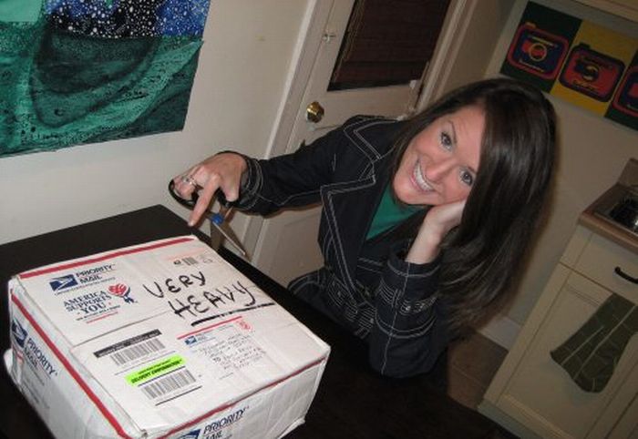10,000 Pennies in One Box (19 pics)