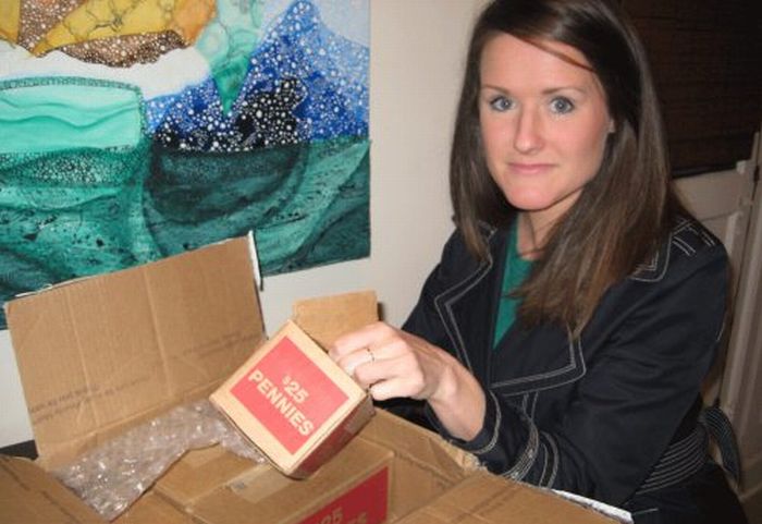 10,000 Pennies in One Box (19 pics)