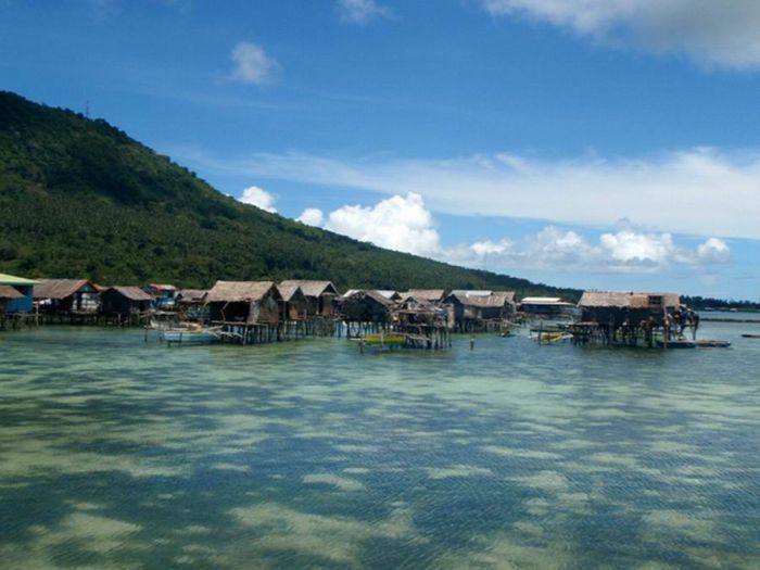 Village in The Ocean (7 pics)