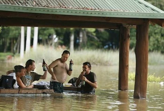 Drinking During Floods (30 pics)