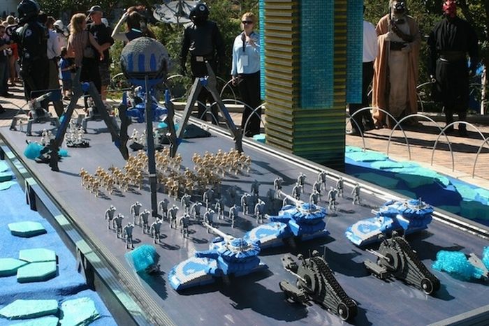 Amazing LEGO Star Wars Land (14 pics)