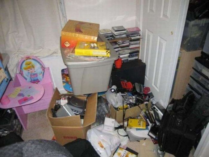 Messy Workstations (45 pics)