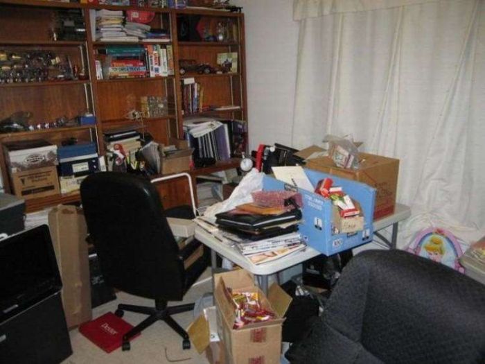 Messy Workstations (45 pics)