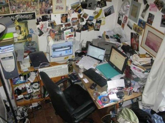 Messy Workstations (45 pics)