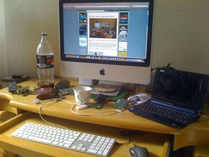 Messy Workstations (45 pics)