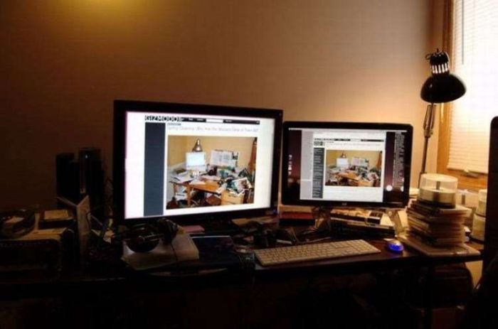 Messy Workstations (45 pics)