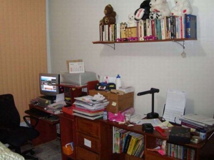 Messy Workstations (45 pics)