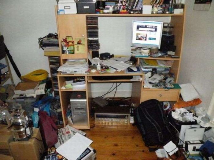 Messy Workstations (45 pics)