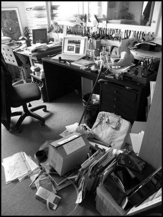 Messy Workstations (45 pics)