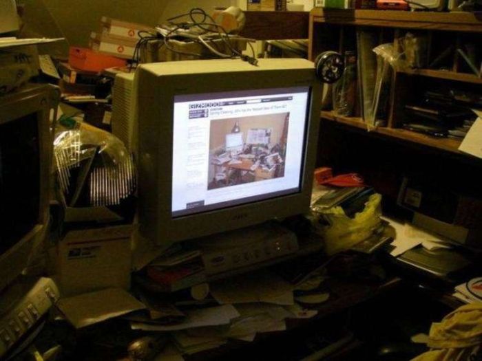 Messy Workstations (45 pics)