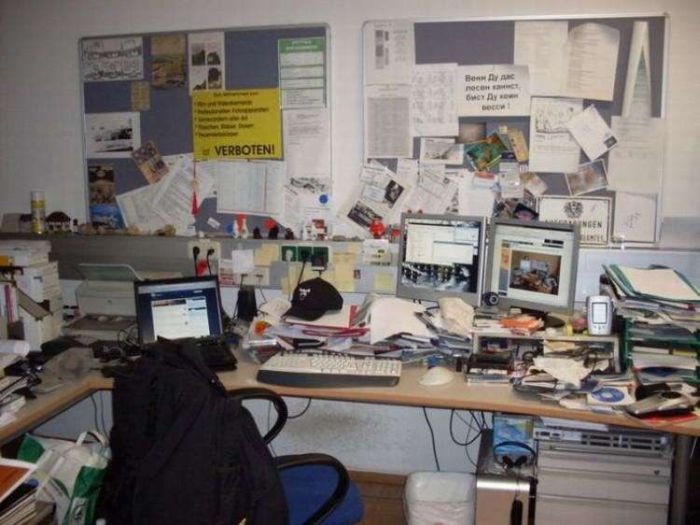 Messy Workstations (45 pics)