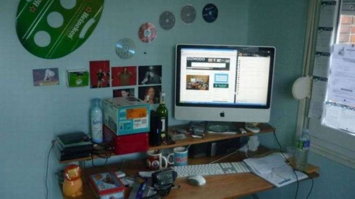 Messy Workstations (45 pics)