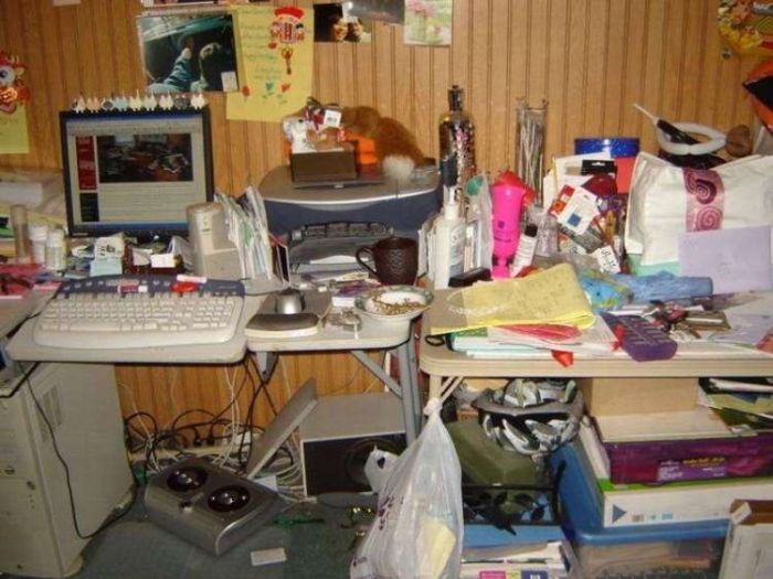 Messy Workstations (45 pics)