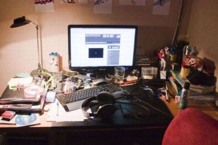 Messy Workstations (45 pics)