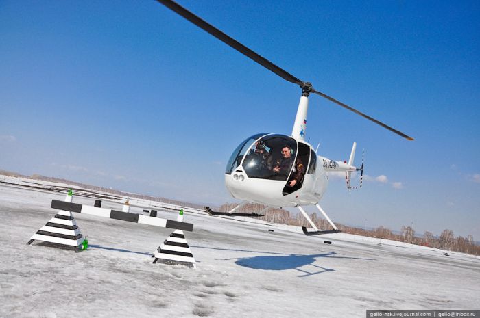 Incredible Helicopter Trick (14 pics)