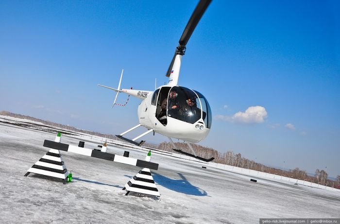 Incredible Helicopter Trick (14 pics)