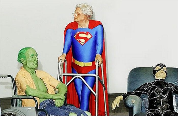 Retired and Old Superheroes (17 pics)