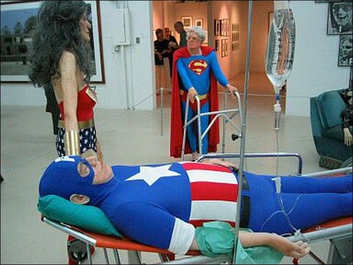 Retired and Old Superheroes (17 pics)