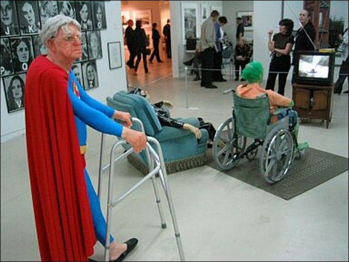 Retired and Old Superheroes (17 pics)