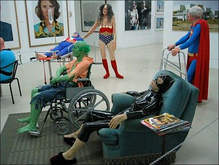 Retired and Old Superheroes (17 pics)